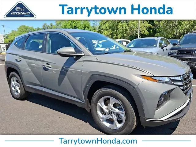 2024 Hyundai Tucson SE in Hampton Gray — front three-quarter view