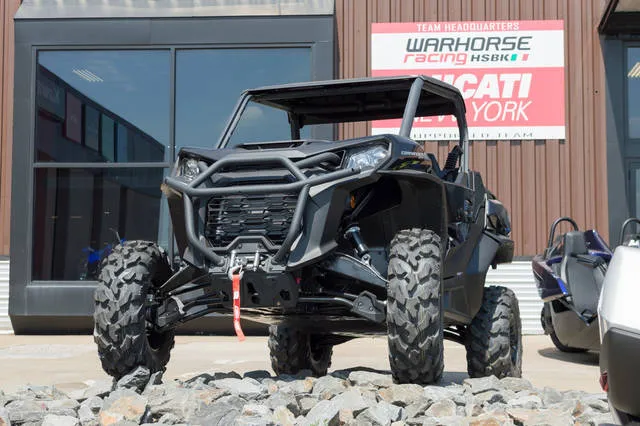 2026 Can-Am® Commander XT 1000R — front three-quarter view