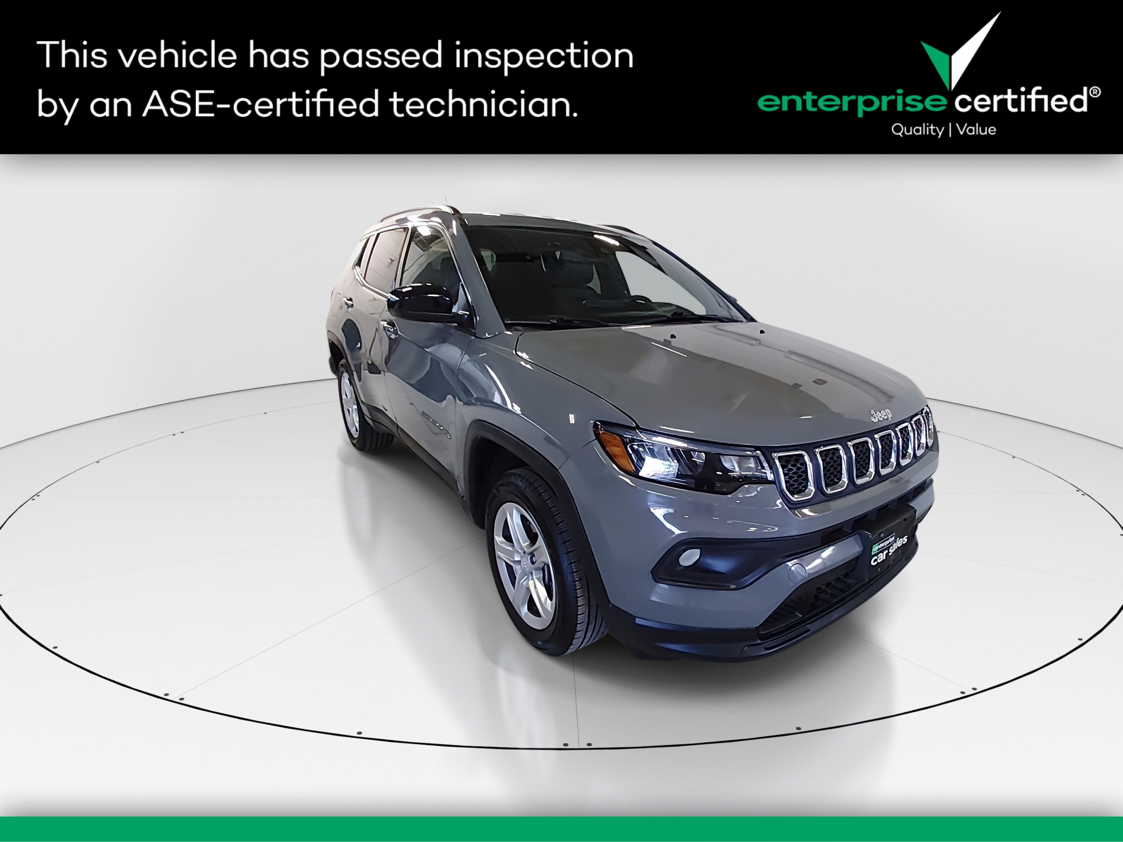2024 Jeep Compass Latitude 4x4 — front three-quarter view