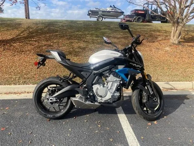 2026 CFMOTO 675NK — front three-quarter view