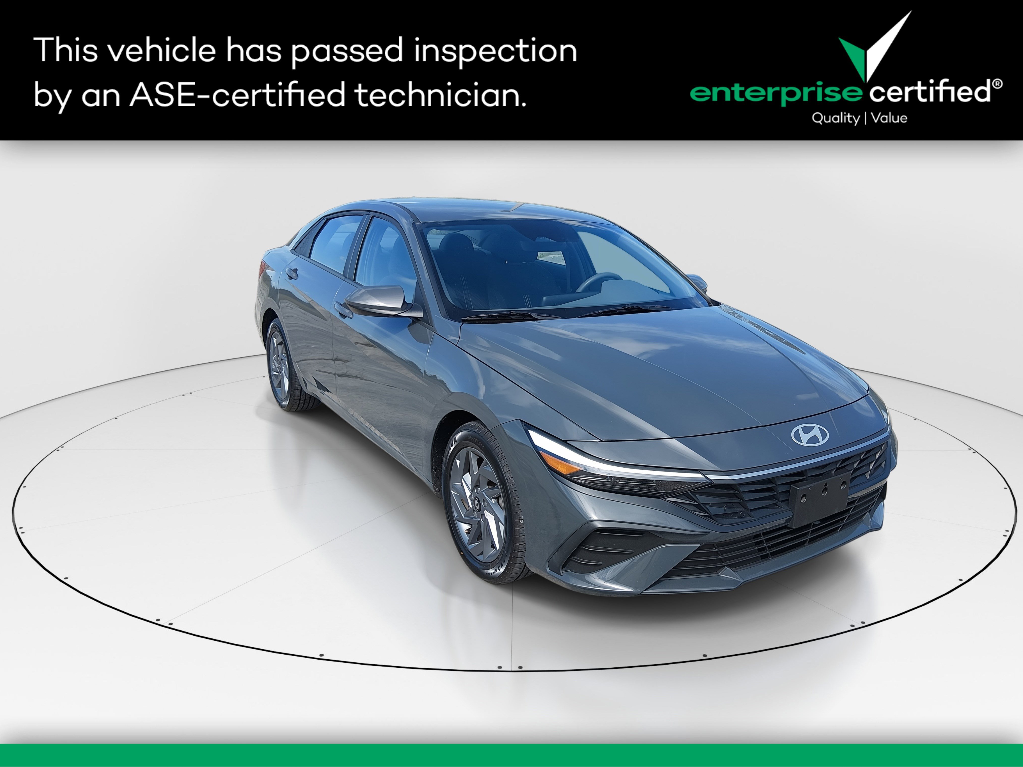 2024 Hyundai Elantra SEL IVT — front three-quarter view