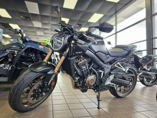 2026 Honda® CB650R E-Clutch — front three-quarter view