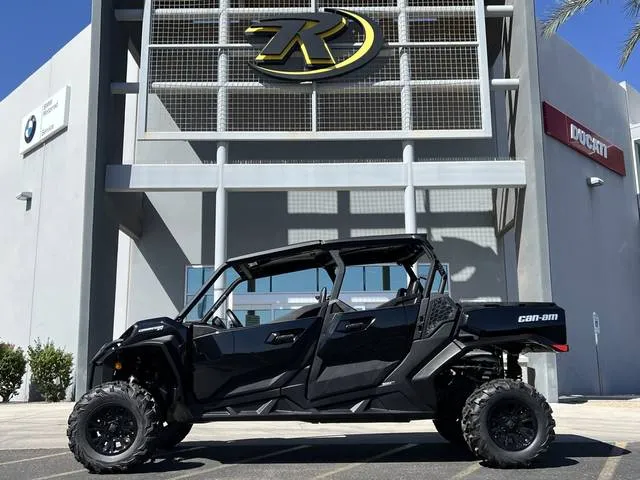 2026 Can-Am® Commander MAX XT 1000R — front three-quarter view