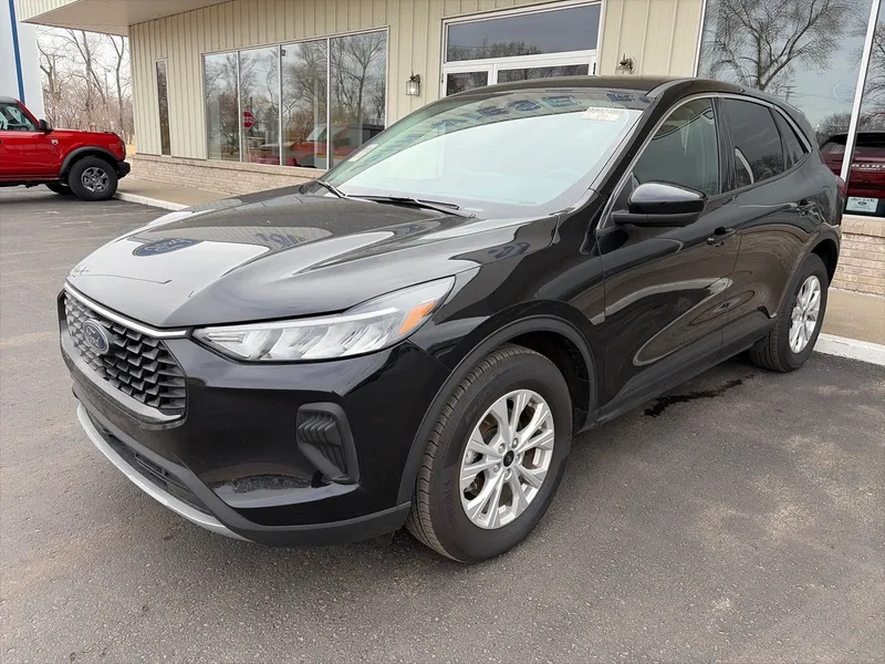 2023 Ford Escape ACTIVE AWD in Agate Black Metallic — front three-quarter view