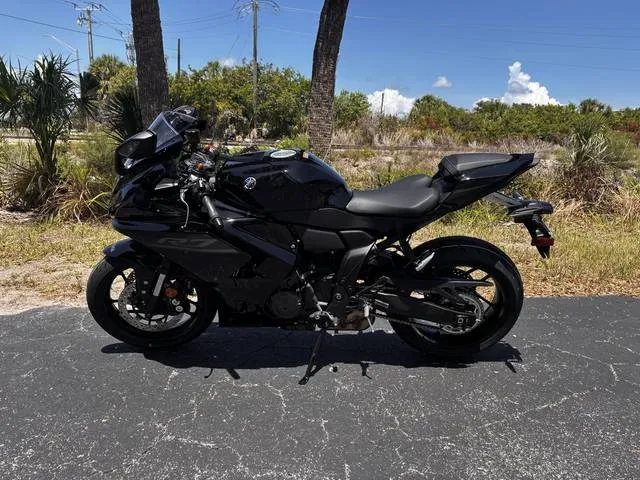 2026 Yamaha YZF-R7 — front three-quarter view