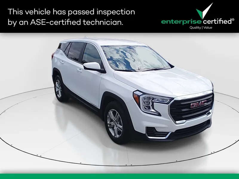 2024 GMC Terrain FWD 4dr SLE — front three-quarter view