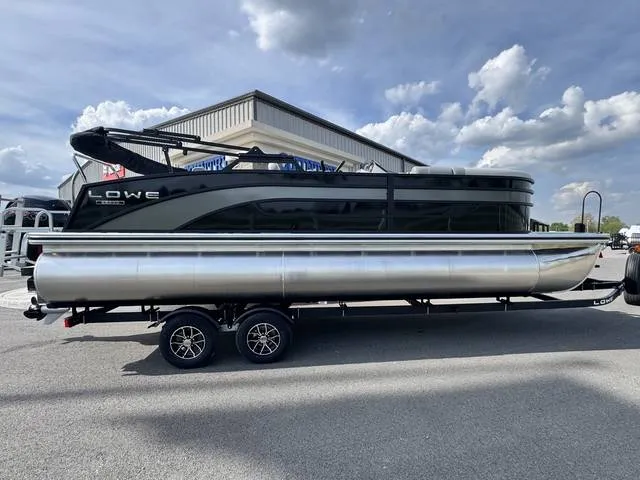 2026 Lowe Boats SS23DV TL — front three-quarter view