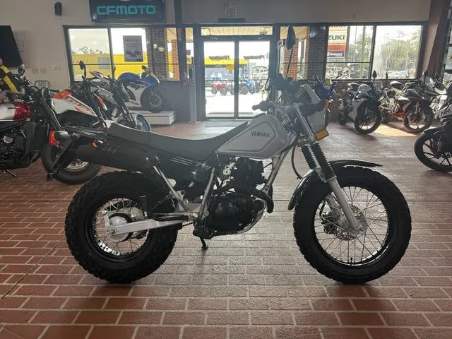 2026 Yamaha TW200 — front three-quarter view