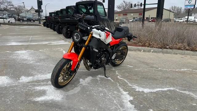 2026 Yamaha XSR900 — front three-quarter view