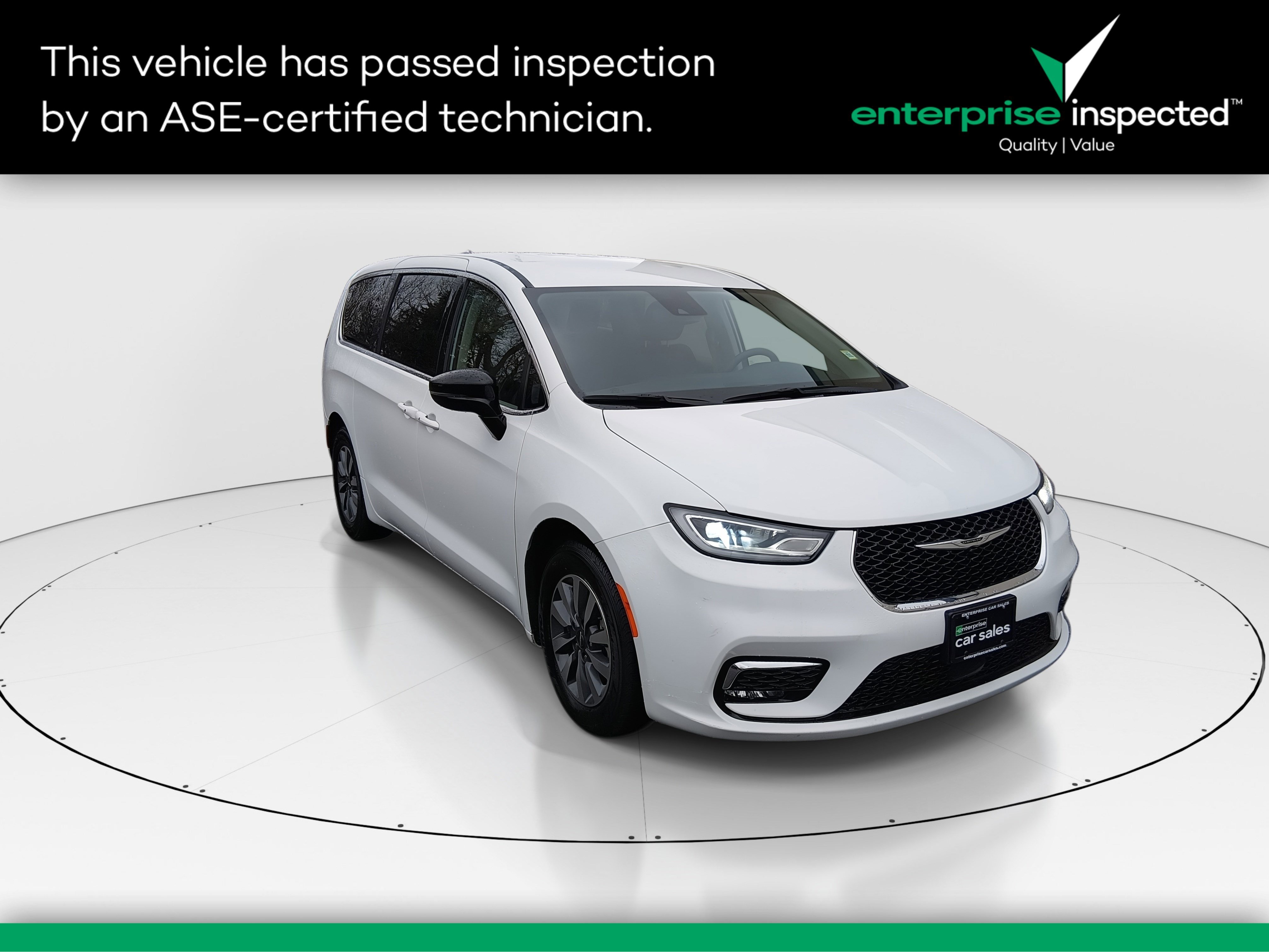 2024 Chrysler Pacifica Hybrid Select FWD — front three-quarter view