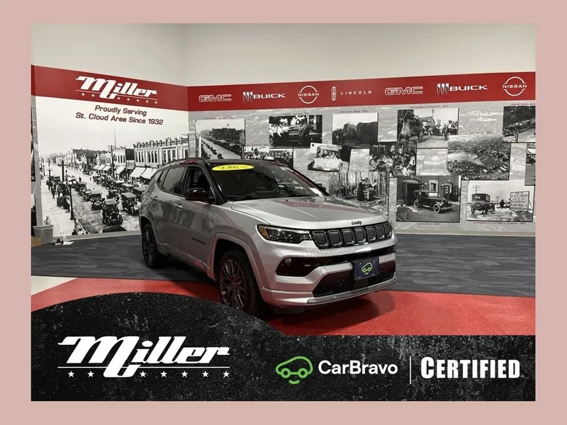 2022 Jeep Compass Limited CarBravo Certified in Billet Silver Metallic Clearcoat — front three-quarter view