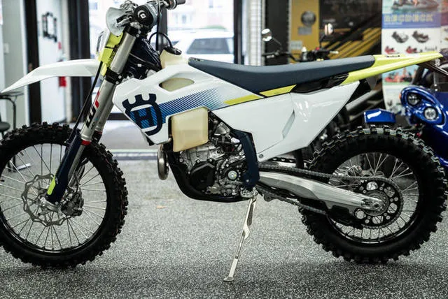2024 Husqvarna® FE 501w — front three-quarter view