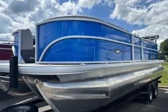 2026 Sun Tracker Party Barge 22 XP3 — front three-quarter view
