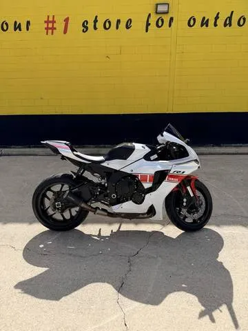2021 Yamaha YZF-R1 — front three-quarter view