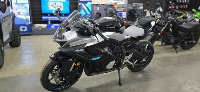 2026 CFMOTO 675SS — front three-quarter view