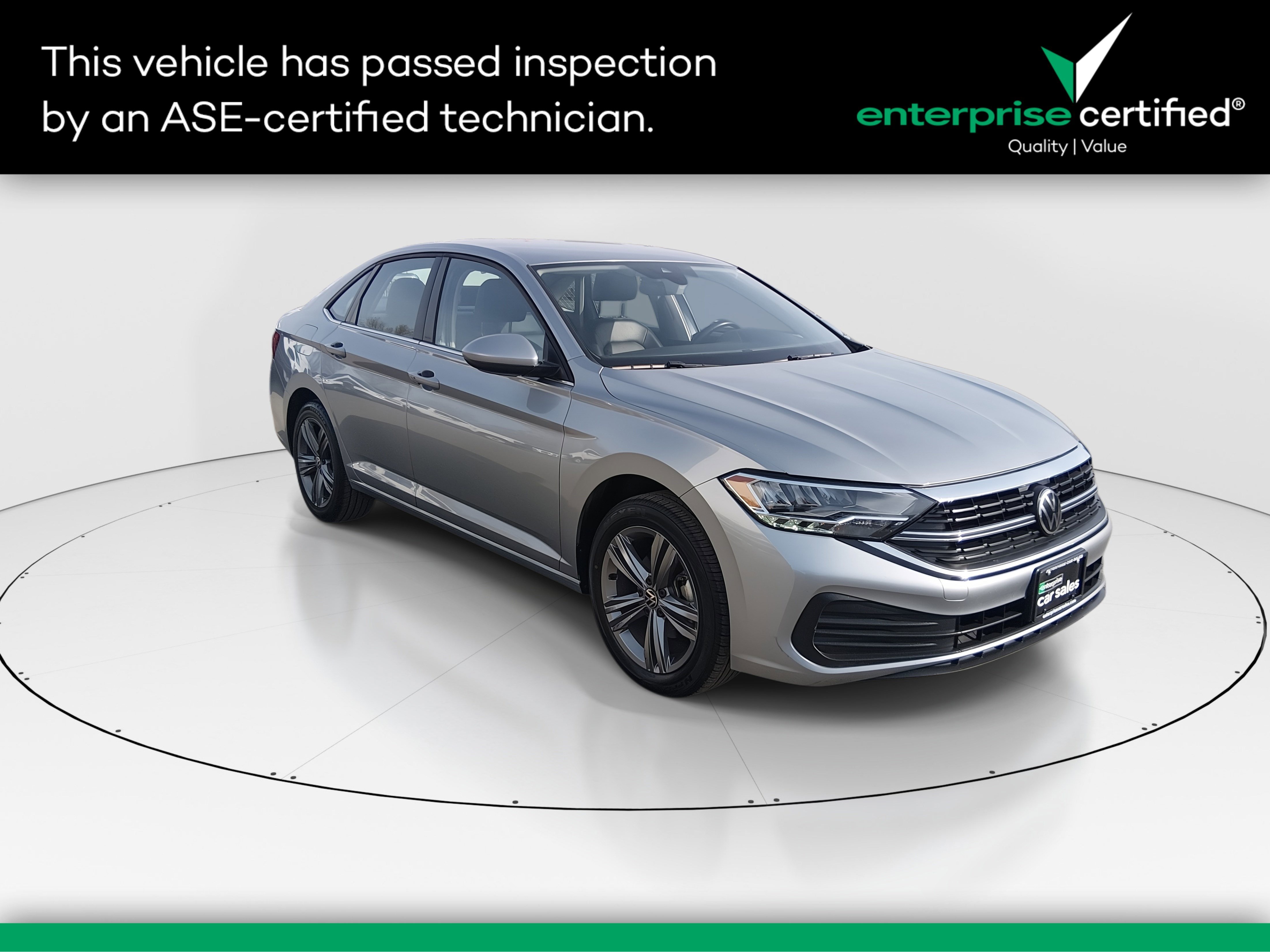 2024 Volkswagen Jetta SE Auto — front three-quarter view