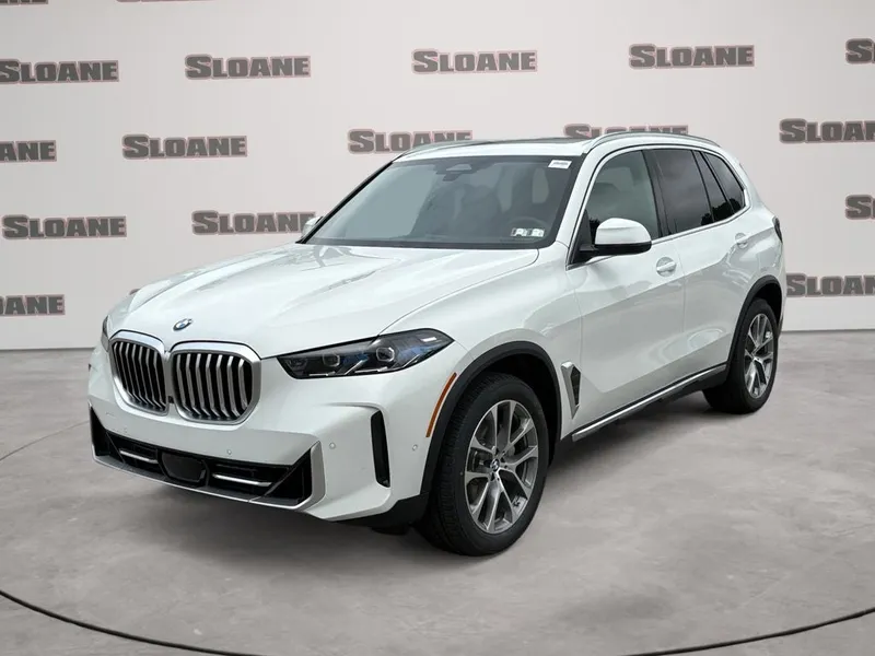 2026 BMW X5 xDrive40i in Alpine White — front three-quarter view