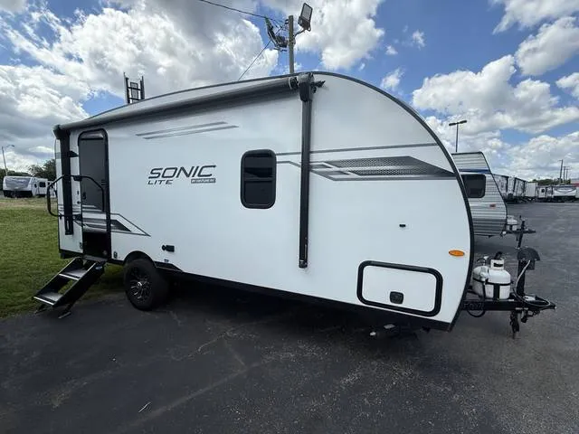 2025 Venture RV SONIC LITE — front three-quarter view