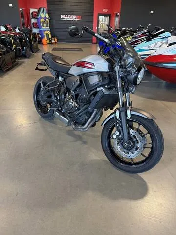 2019 Yamaha XSR700 — front three-quarter view