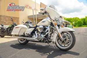 2015 Harley-Davidson® FLHR - Road King — front three-quarter view