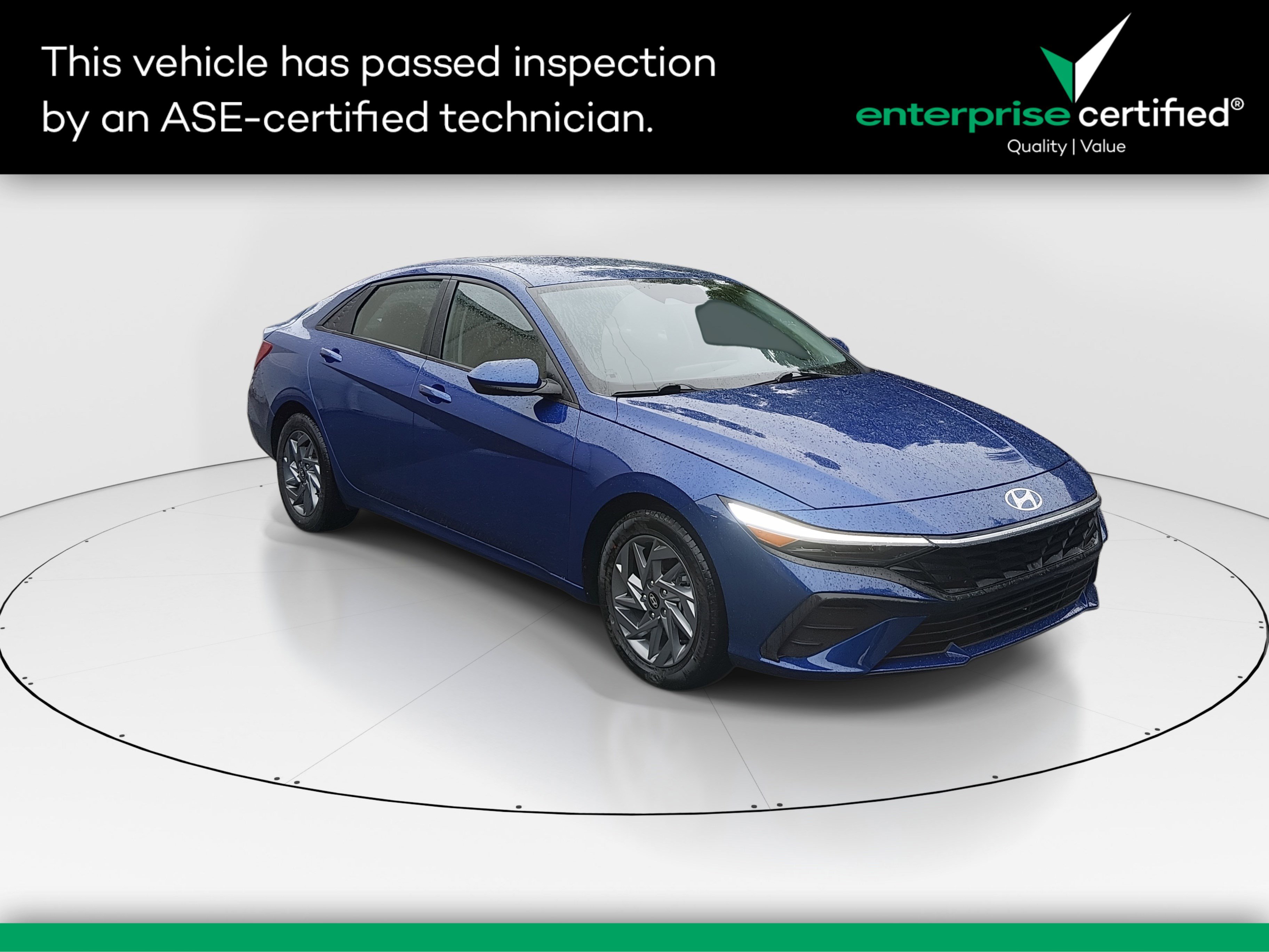 2024 Hyundai Elantra SEL IVT — front three-quarter view