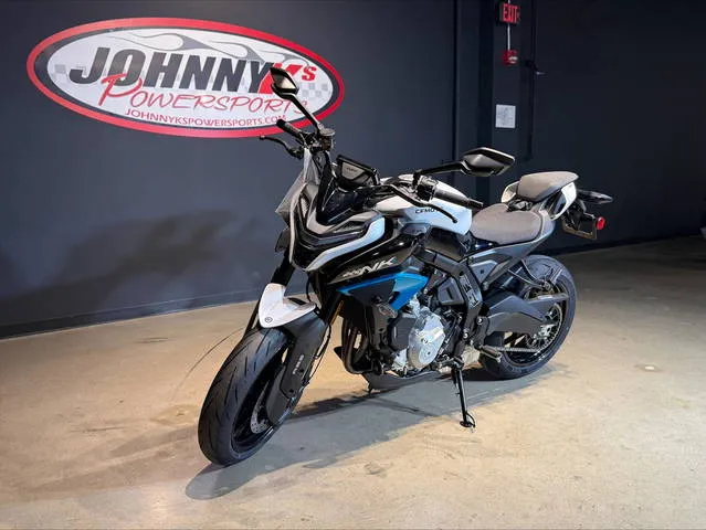 2026 CFMOTO 675NK — front three-quarter view