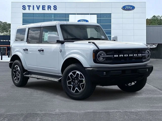 2026 Ford Bronco Outer Banks in Oxford White — front three-quarter view
