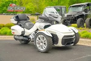 2026 Can-Am® Spyder F3 Limited Platine — front three-quarter view
