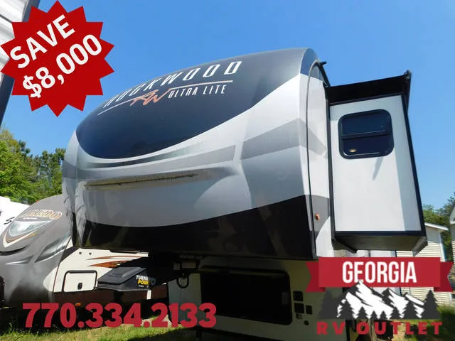 2022 Forest River Rockwood Ultra Lite 2899KS — front three-quarter view