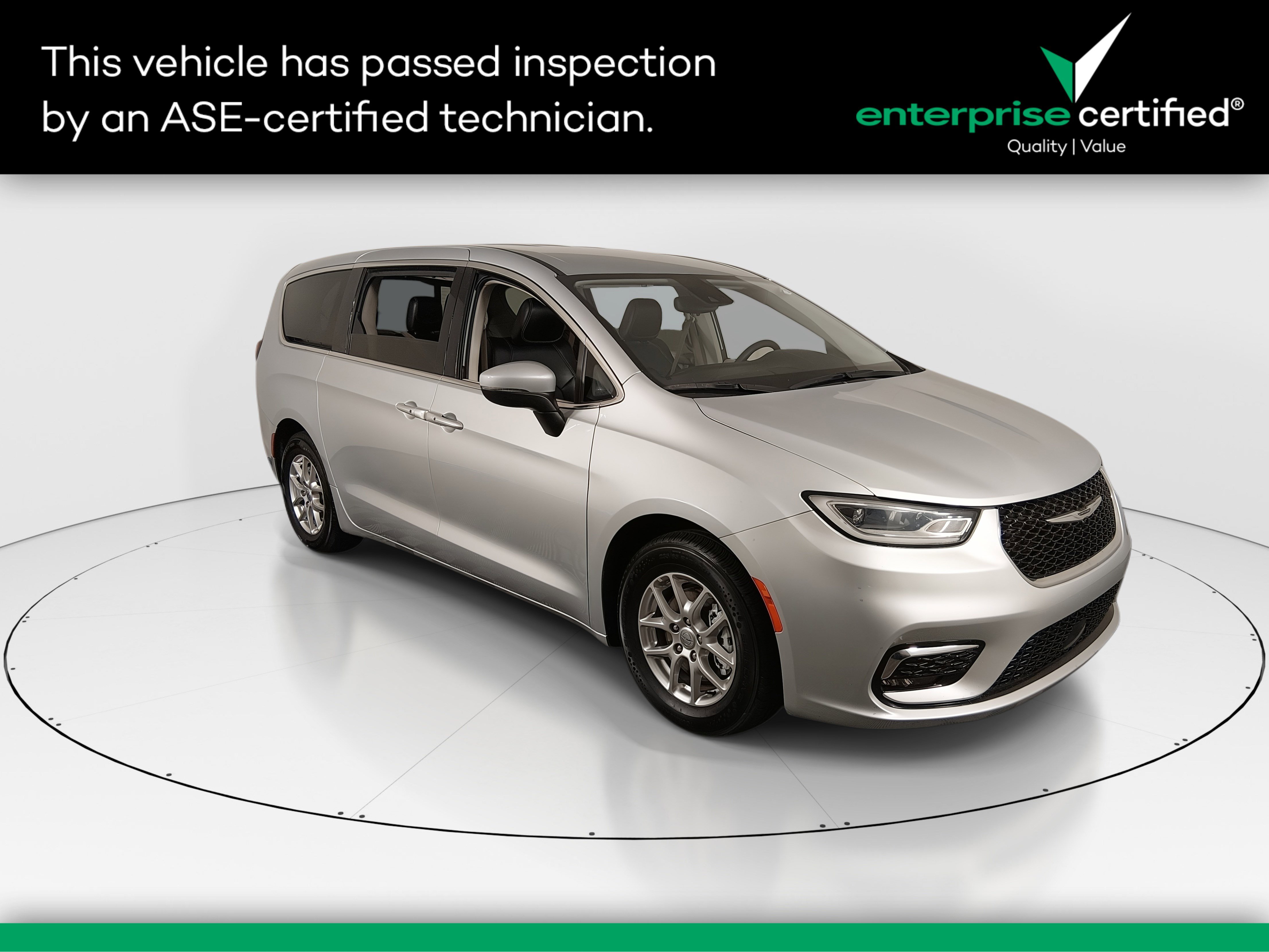 2023 Chrysler Pacifica Touring L FWD — front three-quarter view